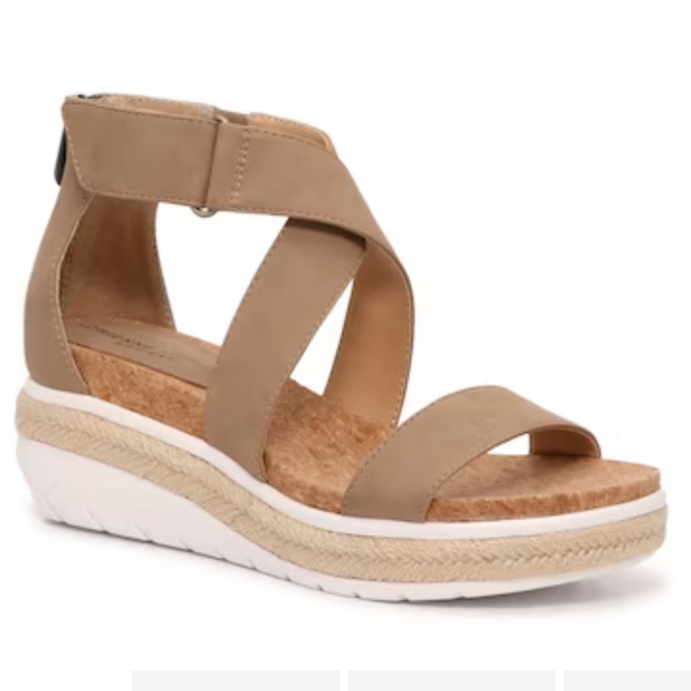 Adrienne Vittadini Cape Ann Wedge metallic size 10